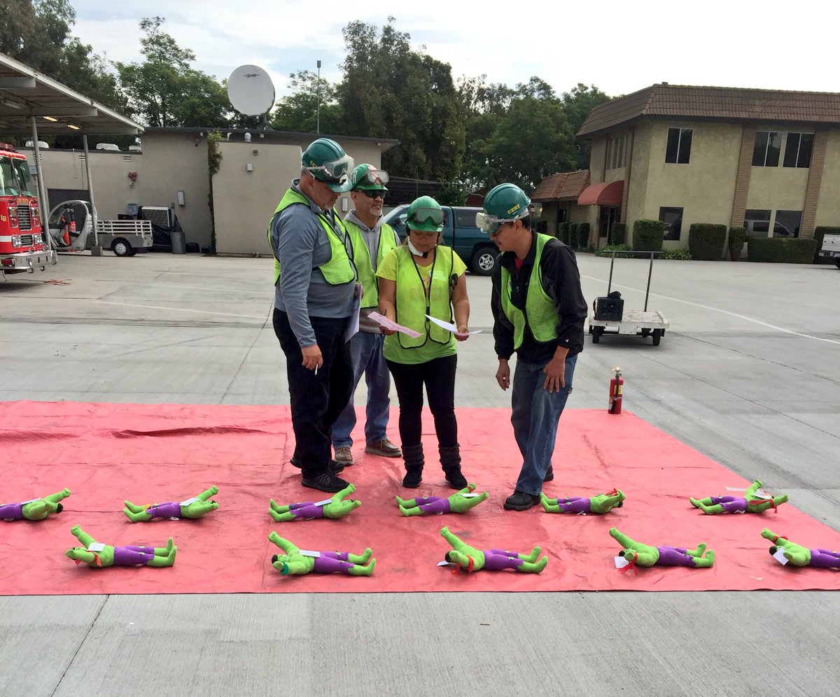 LBCERT's tweet photo. Estamos aprendiendo triage y operaciones de atencion medica! #LBCERT https://t.co/RZiLoD6n7N