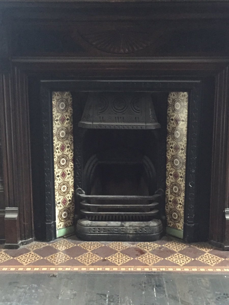 andrea_delzotto's tweet photo. Peak inside #gooderham mansion & "faded grandeur" of our city... Soon to be vibrant, space again #theselby #deltera #tricon https://t.co/zCpiHpTQZN
