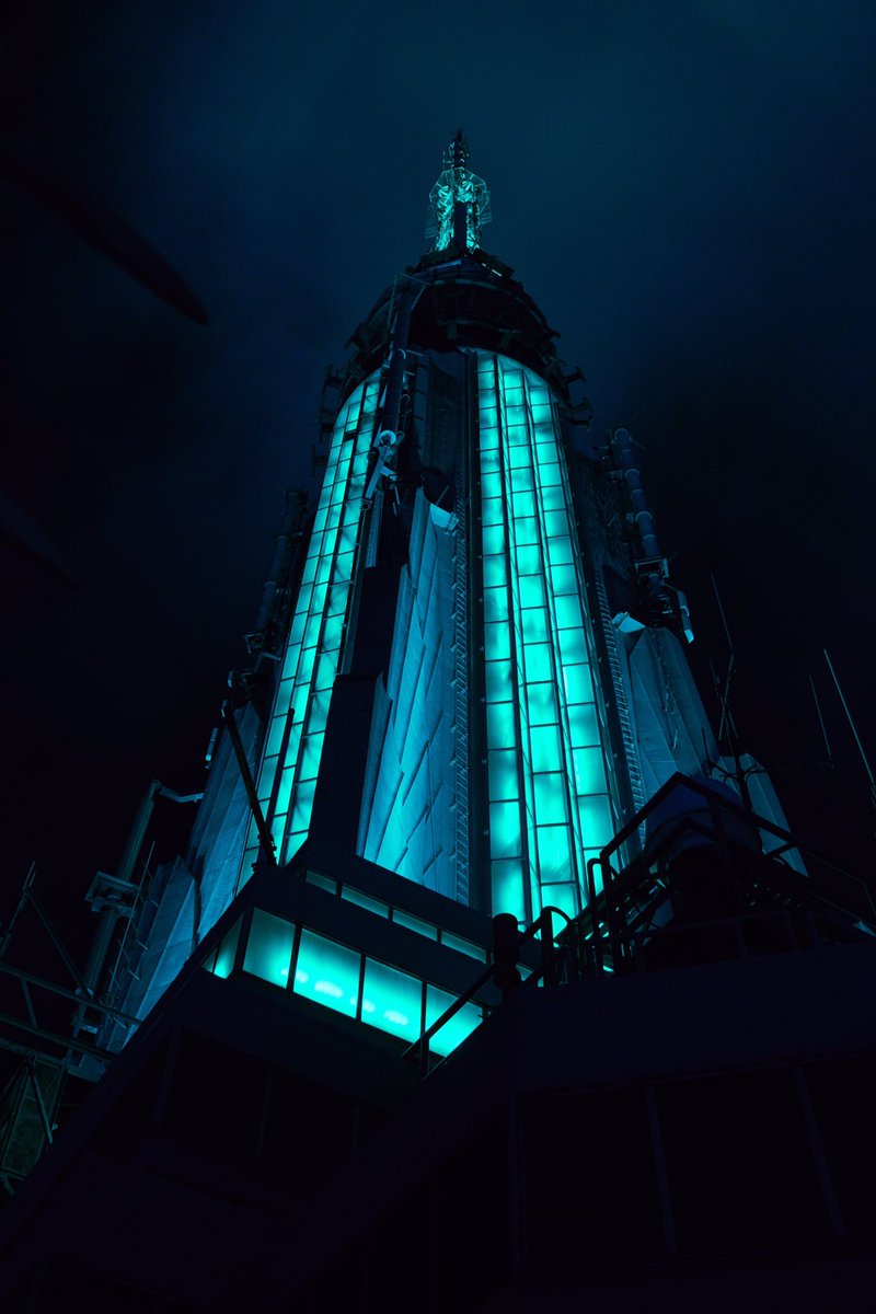JasonFromTmrrw's tweet photo. This is the top of the Empire State Building from the top of the Empire State Building #empirestatebuilding #nyc #travel #architecture https://t.co/TqofUUx1m6