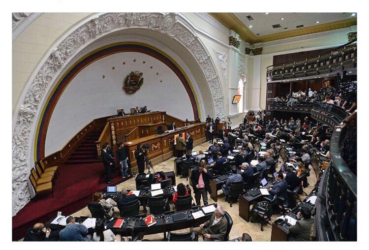MarcoAdame's tweet photo. Asamblea Nacional en rebeldía ante autoritarismo y ruptura constitucional y toma violenta por enviados de @NicolasMaduro hoy en #Venezuela https://t.co/UfabOfDc2C