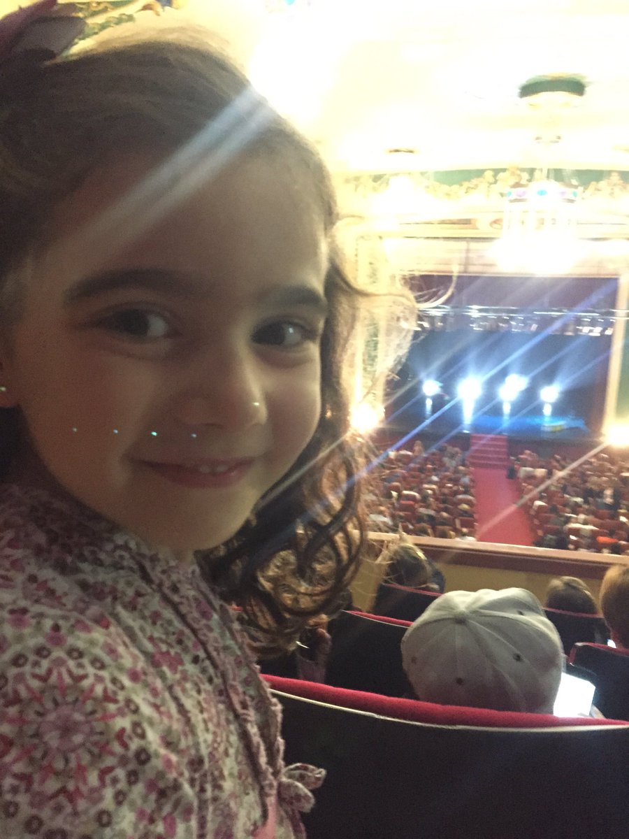 albablanca09's tweet photo. Espectacle de màgia. @Lemures4 https://t.co/w0olX7qeyB