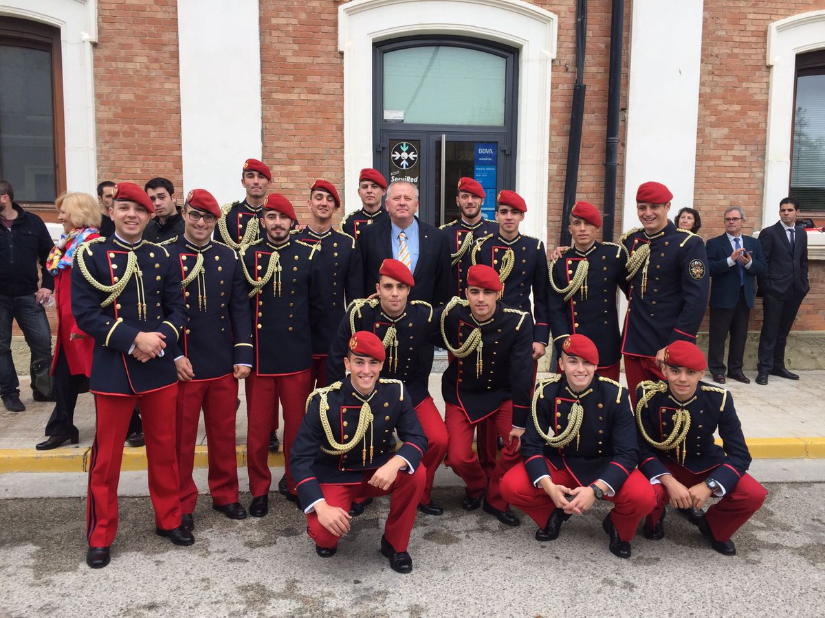 ALPHAMILITAR's tweet photo. AGM - 22 OCT 2016 Alumnos de Centro de Preparación Militar ALPHA @Defensagob @EjercitoTierra @MADOC_ET https://t.co/B4EQ7tBLwZ
