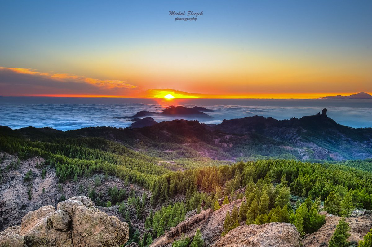Canaryfly_'s tweet photo. Desde los 1.949 metros del Pico de las Nieves, el más alto de #GranCanaria, los atardeceres son así de espectaculares 😮 
#Destinofly https://t.co/te3aXm2mci