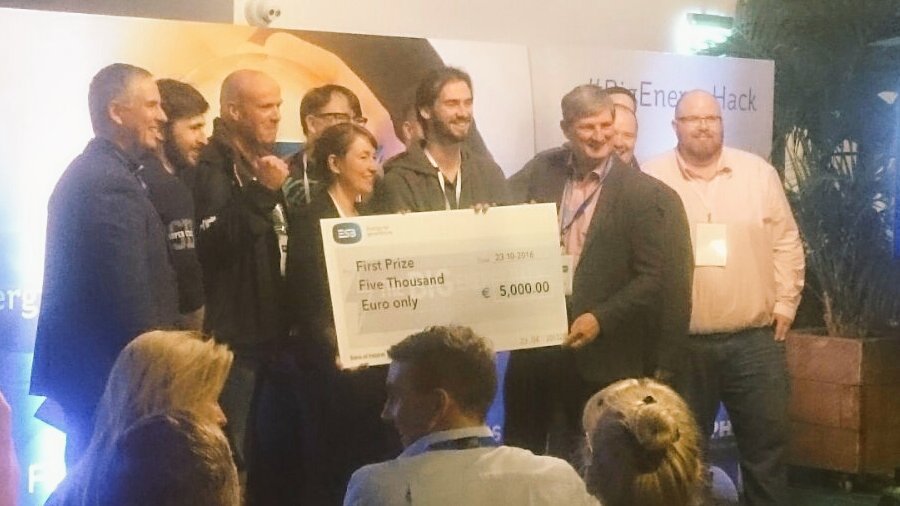 Intel_IRL's tweet photo. Well done to #CloudCommand, a cloud-hosted fault response platform and the winner of #BigEnergyHack @ESBGroup @DCUalpha @IntelLabsEurope https://t.co/4sfnV2OzSM
