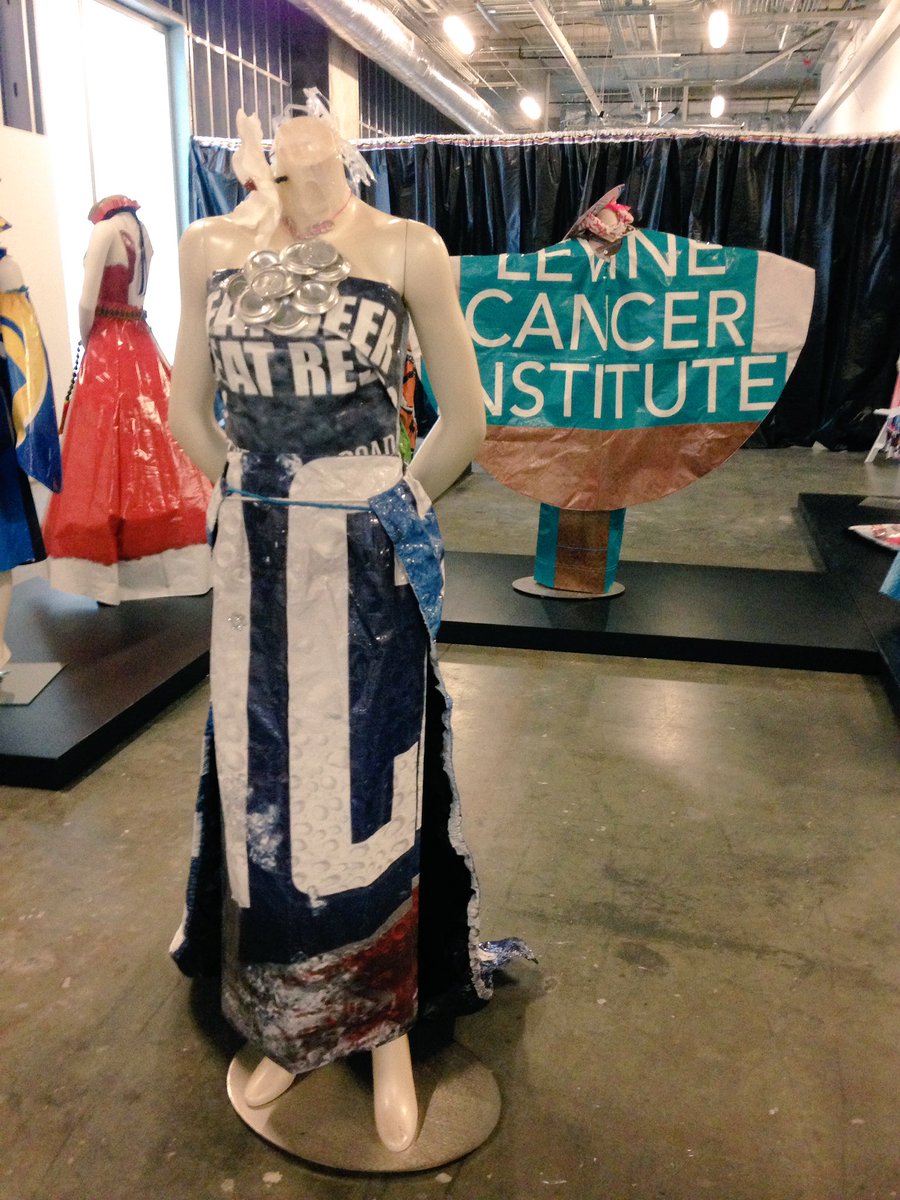 ncflix's tweet photo. #outdoorisin #popup exhibit @TheMintMuseum uptown. #free thru 0ct 30 #artpopclt @ArtPopStreetGal #CLTart #recycled https://t.co/0H5HbuU7ZF
