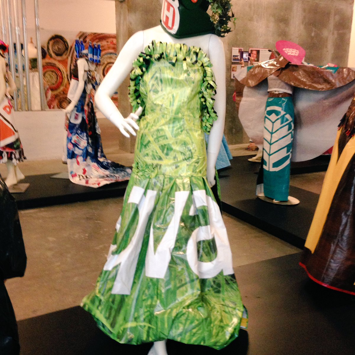 ncflix's tweet photo. #outdoorisin #popup exhibit @TheMintMuseum uptown. #free thru 0ct 30 #artpopclt @ArtPopStreetGal #CLTart #recycled https://t.co/0H5HbuU7ZF