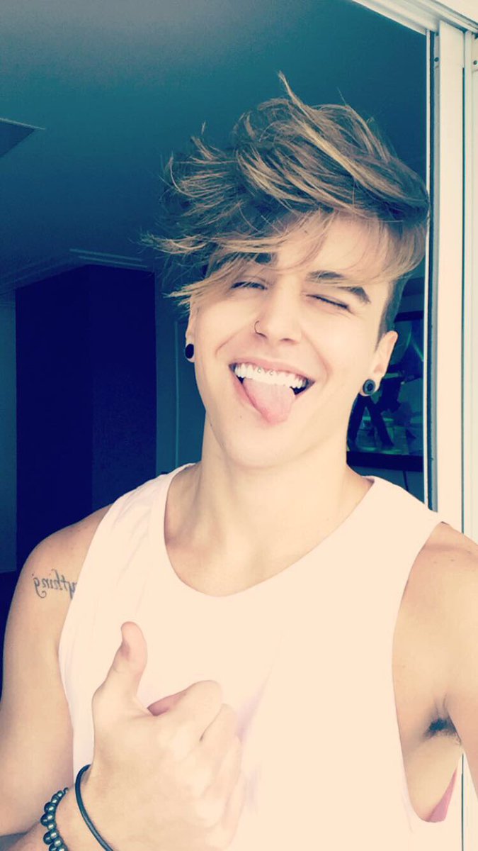 Alexmapelii's tweet photo. Vou seguir todos que derem RT no meu Tweet fixado !! CORRE ! https://t.co/UhjLY1PA0d
