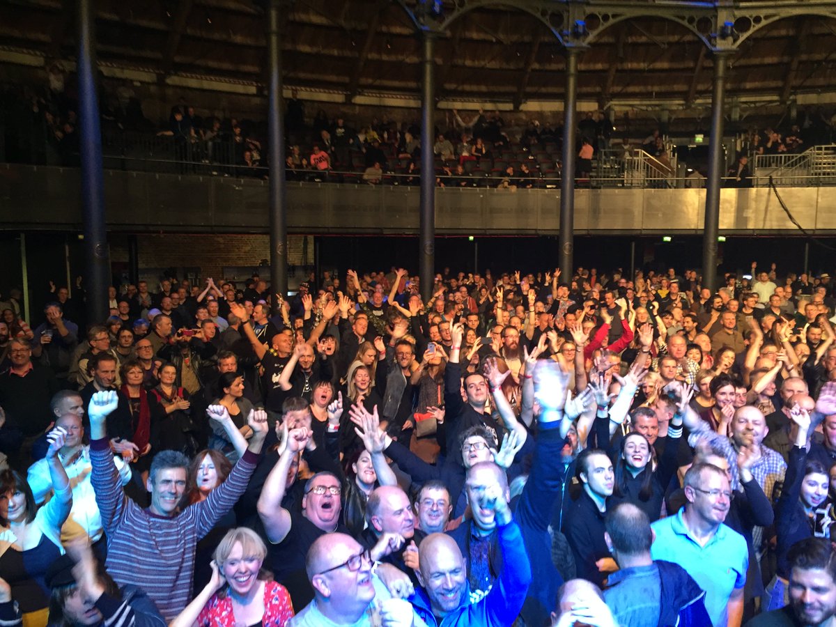 dannyfarrant's tweet photo. To the left, and to the right..#buzzcrowd @RoundhouseLDN for @buzzcocks Friday nite...great crowd, great show, great tour #buzzcocks40 :) https://t.co/XZelzLhmby