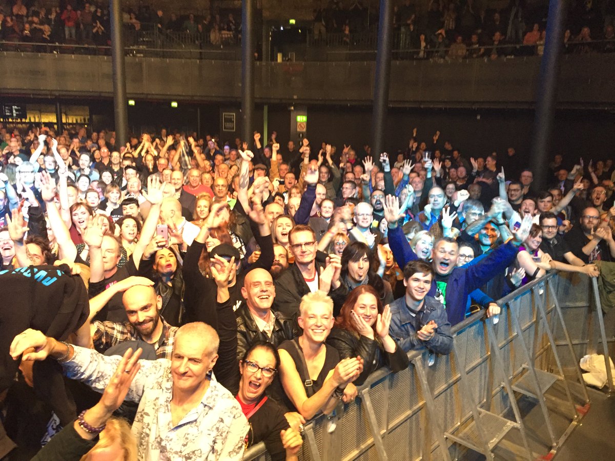 dannyfarrant's tweet photo. To the left, and to the right..#buzzcrowd @RoundhouseLDN for @buzzcocks Friday nite...great crowd, great show, great tour #buzzcocks40 :) https://t.co/XZelzLhmby