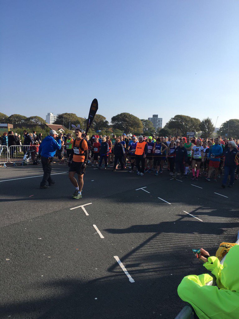 Koachkelly68's tweet photo. A real privilege leading out the 90 min white wave #durecell #pacer #GSR #GreatSouthRun @justrunjon @BigdaveDavid https://t.co/l2X2p5Itcm