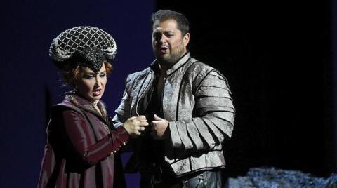 luiscalduch's tweet photo. Lucrezia Borgia en la @ABAO_OLBE #ElenaMosuc y @CelsoAlbelo brillaron en la inauguración de la temporada bilbaína https://t.co/K5K00m78tB https://t.co/MFWVjRd98H