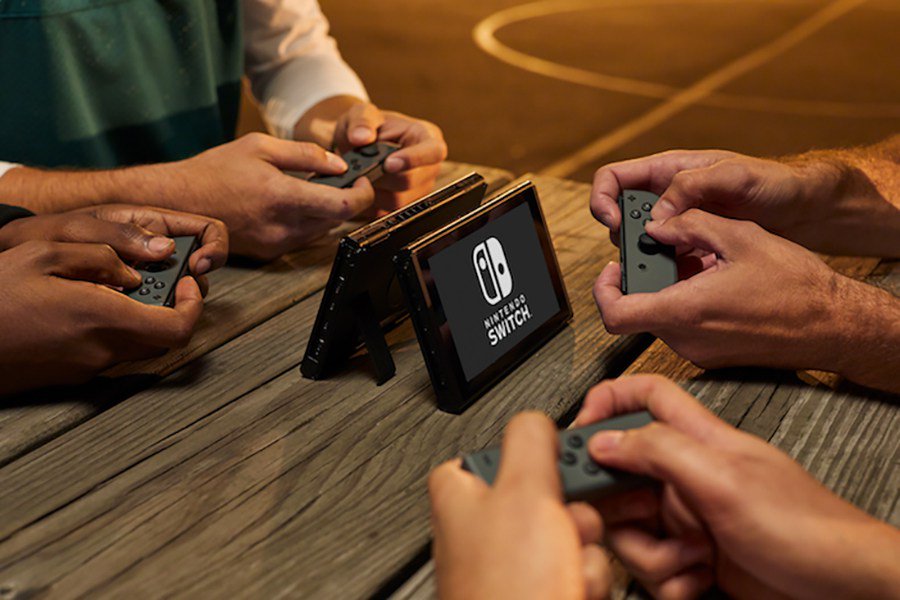 NintendoSwitc's tweet image. Nintendo zet maximaal in op multiplayer met de nieuwe console. Verschillende consoles kunnen gelinkt worden en controllers kunnen uit elkaar