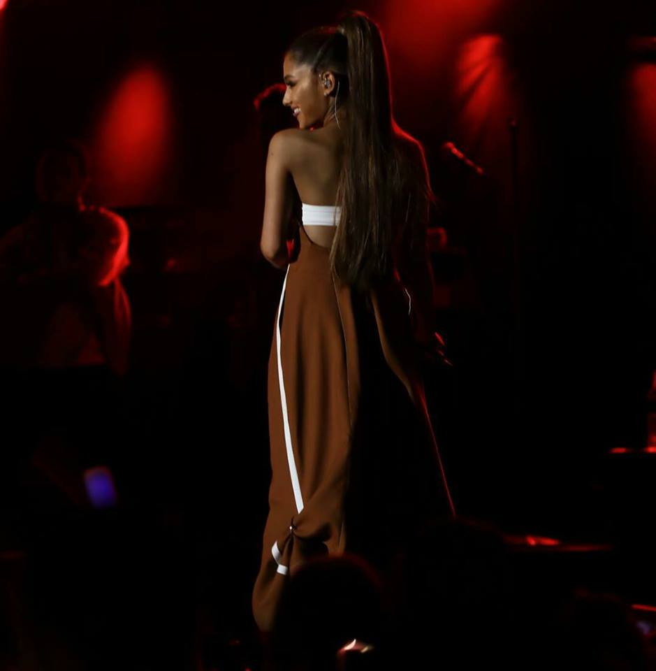 DRarianagrande's tweet photo. Ariana vía Instagram. https://t.co/OKfK7guHu0