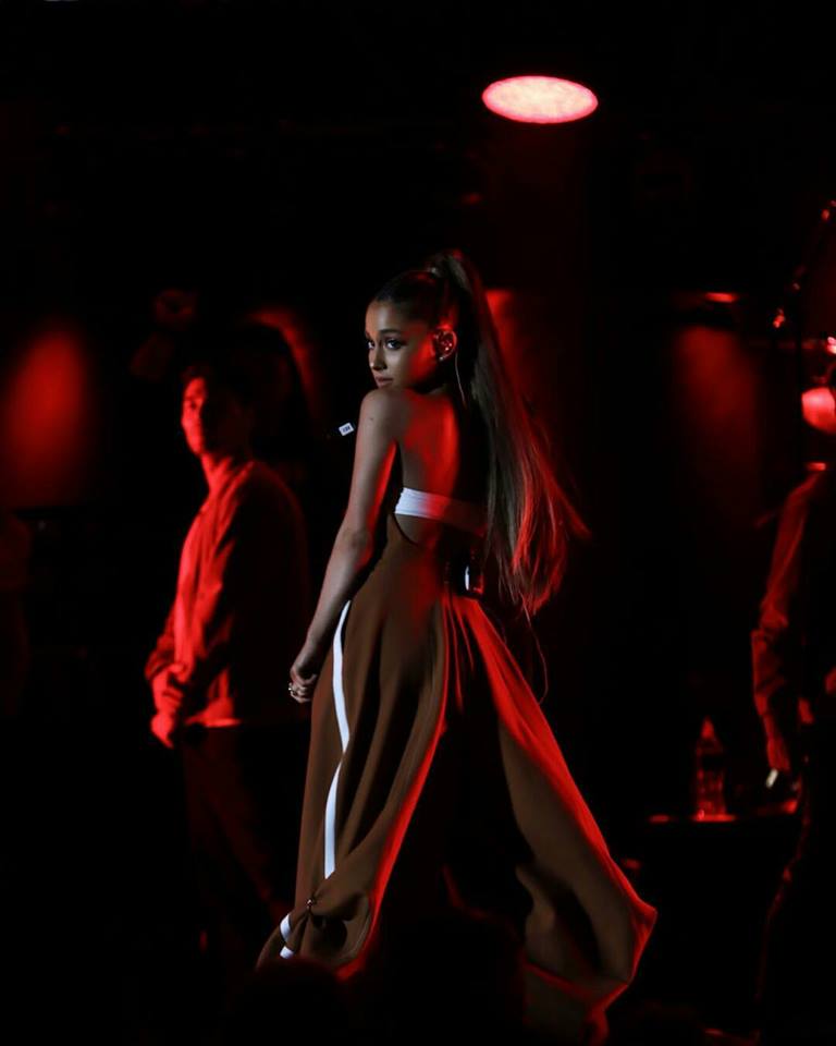DRarianagrande's tweet photo. Ariana vía Instagram. https://t.co/OKfK7guHu0