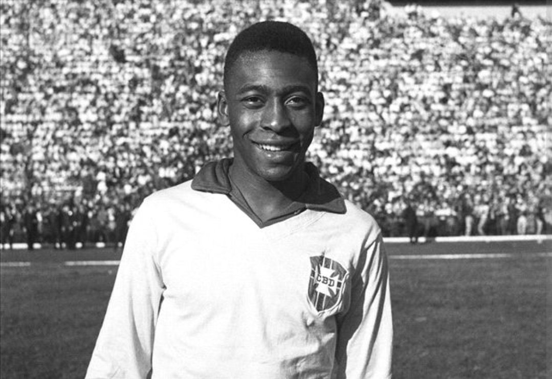 Hoy pelé cumple 76 años, campeón del mundo con brasil en 1958, 62 y 70. Hoy pelé cumple 76 años, campeón del mundo con brasil en 1958, 62 y 70.