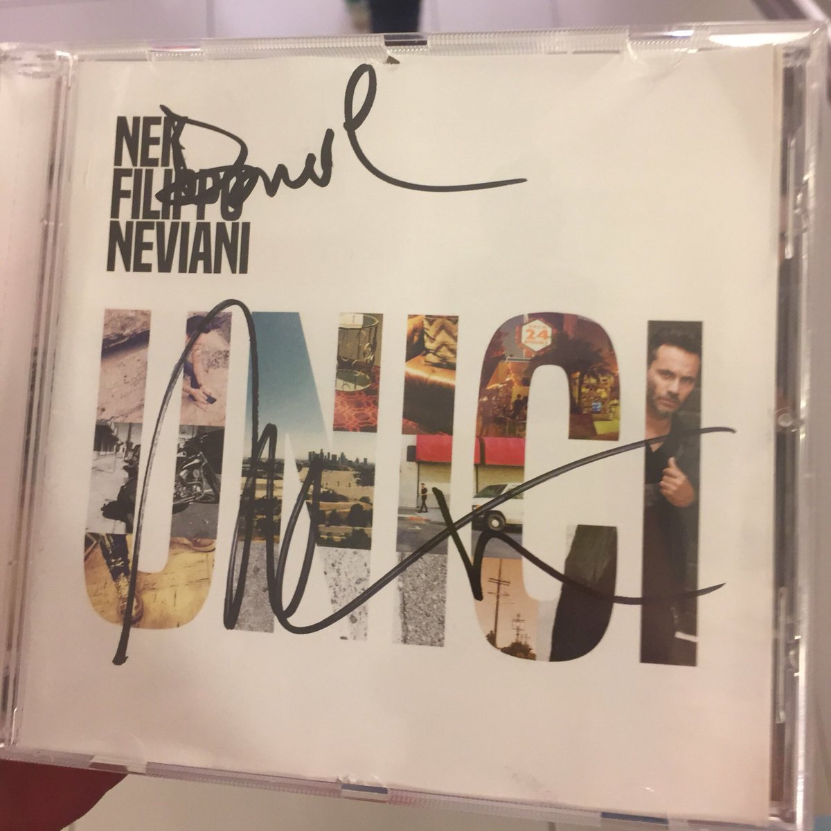 Daniel7Black's tweet photo. @NekOfficial Grazie per la tua disponibilità zio. Ci si vede al concerto. 😀 #NekInstoreTour #Palermo #FilippoNeviani https://t.co/IFU7J4cK6H