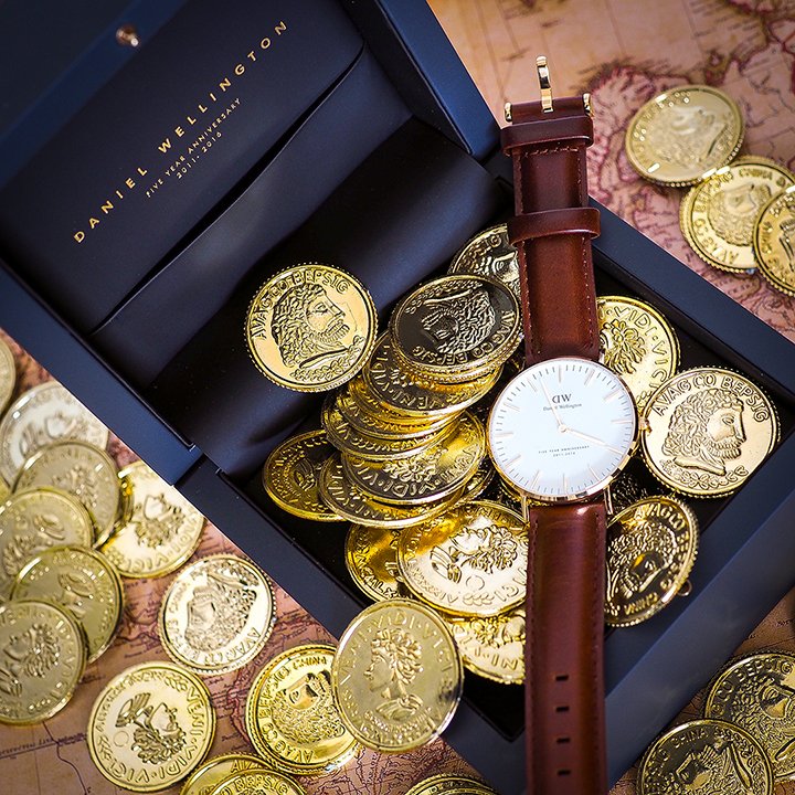 itisDW's tweet photo. DW is five! Want to win one of our limited edition, 18 karat gold watches? Follow us on Snapchat (itisDW) for details. https://t.co/gR9U1q6RRq