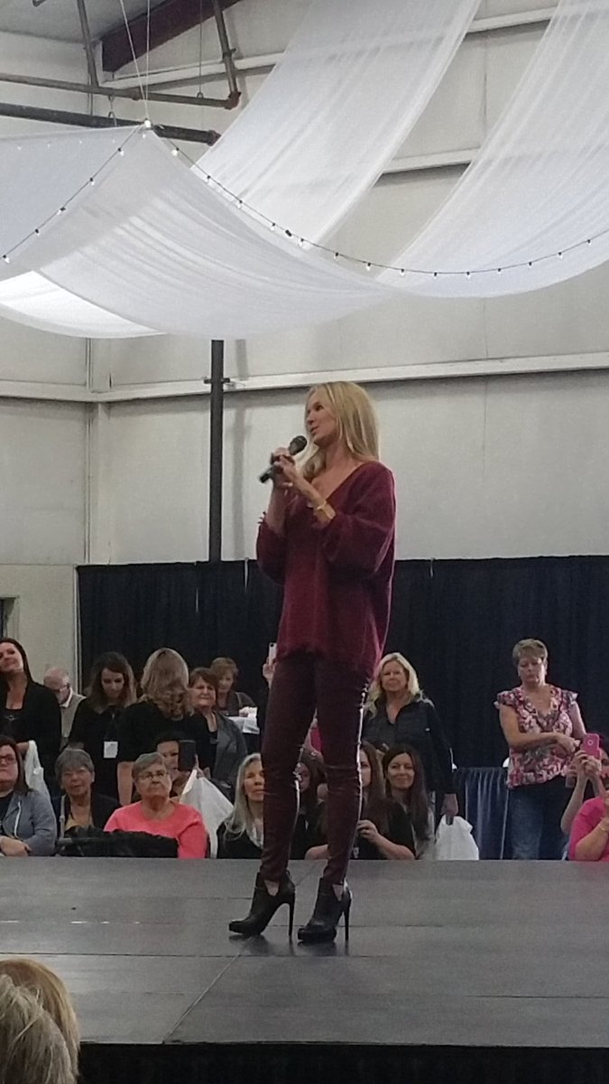 Leah Holiove tweet media