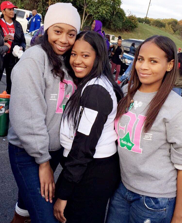 MikyiaAnyea23's tweet photo. Different Paths, Same Goal...I Love Them! 🐘❣️🐸💞 #RhoAlpha #ThetaIota https://t.co/f8x26Mdge6