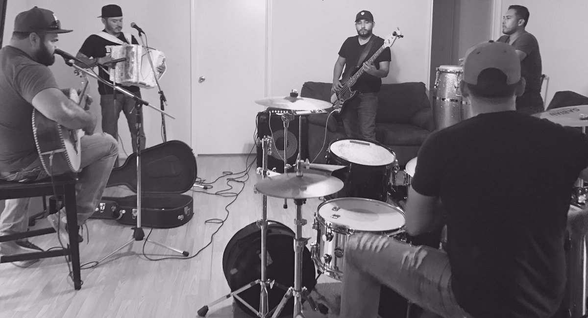 Vizzio 2016
<a href="/aztecarecords/">Azteca Music Group</a> #GomezWesternWear#TeamVzO