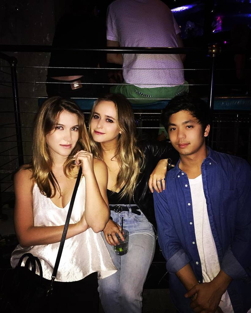 Nathalia Ramos On Twitter Someone Please Tell My Boyfriend To Stop Third Wheeling Https T Co V6hhaqwmkb