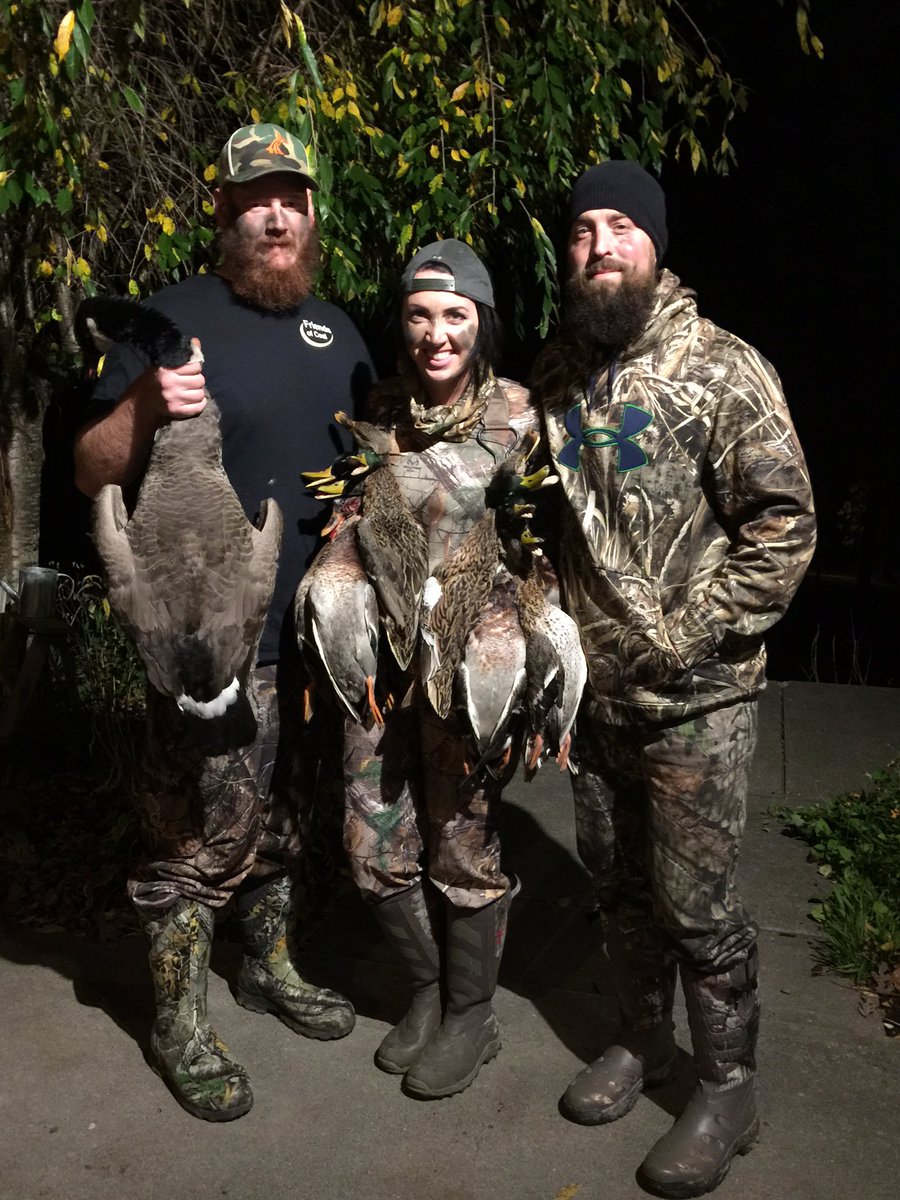 marcusolinger's tweet photo. Great evening hunt! Double digit mallard haul with a bonus band!! #duckhunting #mallard #poundtown #whacknstack #banded #boom https://t.co/NJGH8fAGJ8