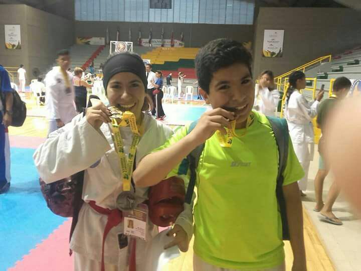 NotiQuimili's tweet photo. #Taekwondo Nazareno Cura y Doly Cura #CampeonesSudamericanos en la especialidad de #Formas y Sub-Campeón Nazareno y Doly tercera en Combate. https://t.co/PikZRkQyQA