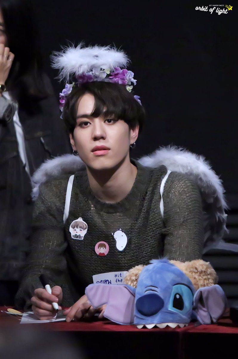 orbit_of_light's tweet photo. 김포팬사인회 

#GOT7 #갓세븐 #Yugyeom #유겸 https://t.co/SpxVM9N8Fo