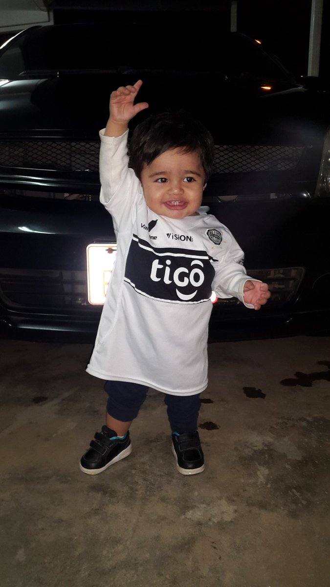 laosi21's tweet photo. #futbolerosxts estos son los mejores tatuajes el nombre de mi príncipe y el Osito panda por que a mi me dicen #laosi @Juliosaza https://t.co/uQOo2SwDpk