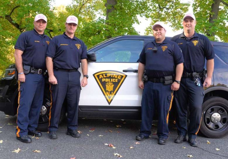 PinkHatCampaign's tweet image. Last week of October! Who bought a hat this year?! #thinkpink #breastcancerawareness #pinkhatcampaign