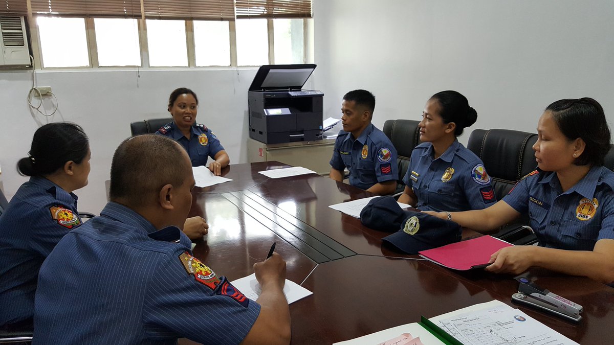 DIPOEM1's tweet photo. PSUPT LIANE M. VAN DE VELDE (AC, ARMD) conducted the Police Information and Continuing Education (PICE) on October 14, 2016. https://t.co/g7cuAMnntY