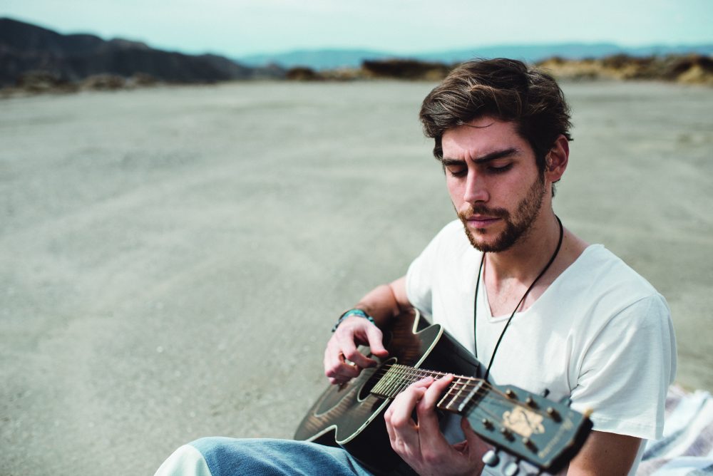 100PopEspanol's tweet photo. Álvaro Soler anuncia fechas de conciertos para 2017 https://t.co/0Ju2V1AEZu  @asolermusic https://t.co/ON539Eki9Z