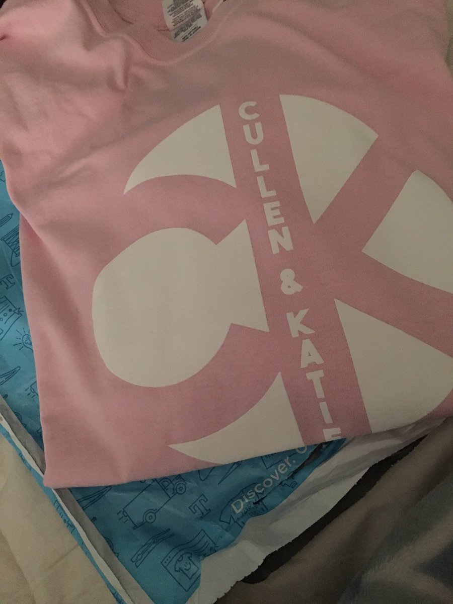AlexaPaiz's tweet photo. @Culligan27 @KatiePie7 my shirt finally came in!! So excited! 😍😋 #BreastCancerAwareness #greatcause #ckswag https://t.co/yFhniAZjjj