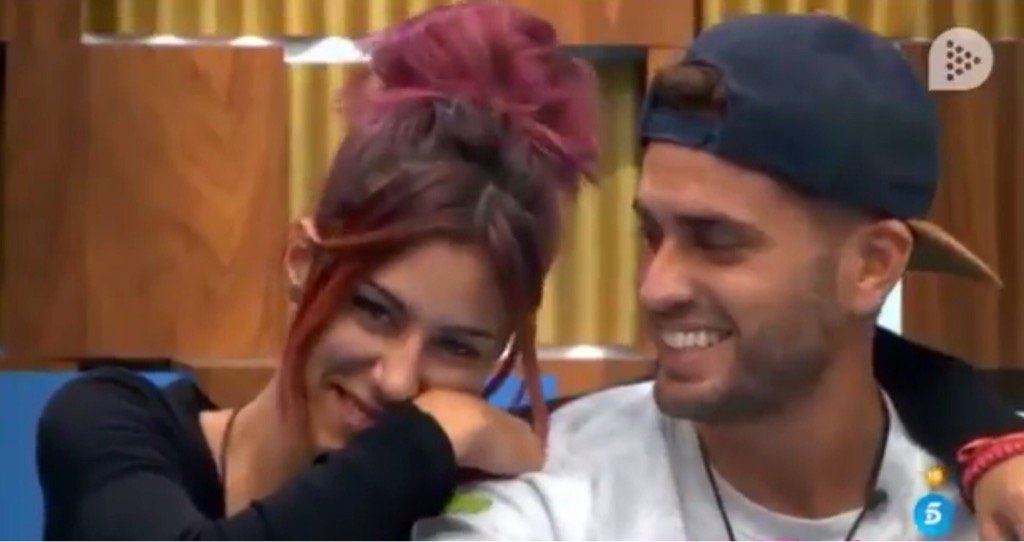mariapalarza's tweet photo. Me encanta el pacto!!! Nos lo vamos a pasar bien #Rodea #DBT7GH17 #TeamRodea #RodriYBea ππππβ€οΈ https://t.co/wktpri8haq