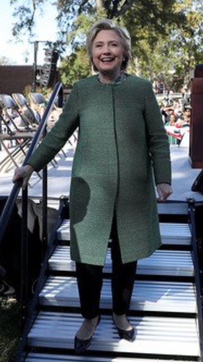 CigarDaveShow's tweet photo. See any resemblance???!!! #MakeAmericaGreatAgain #FelonHillary https://t.co/wwRzhHhTWU
