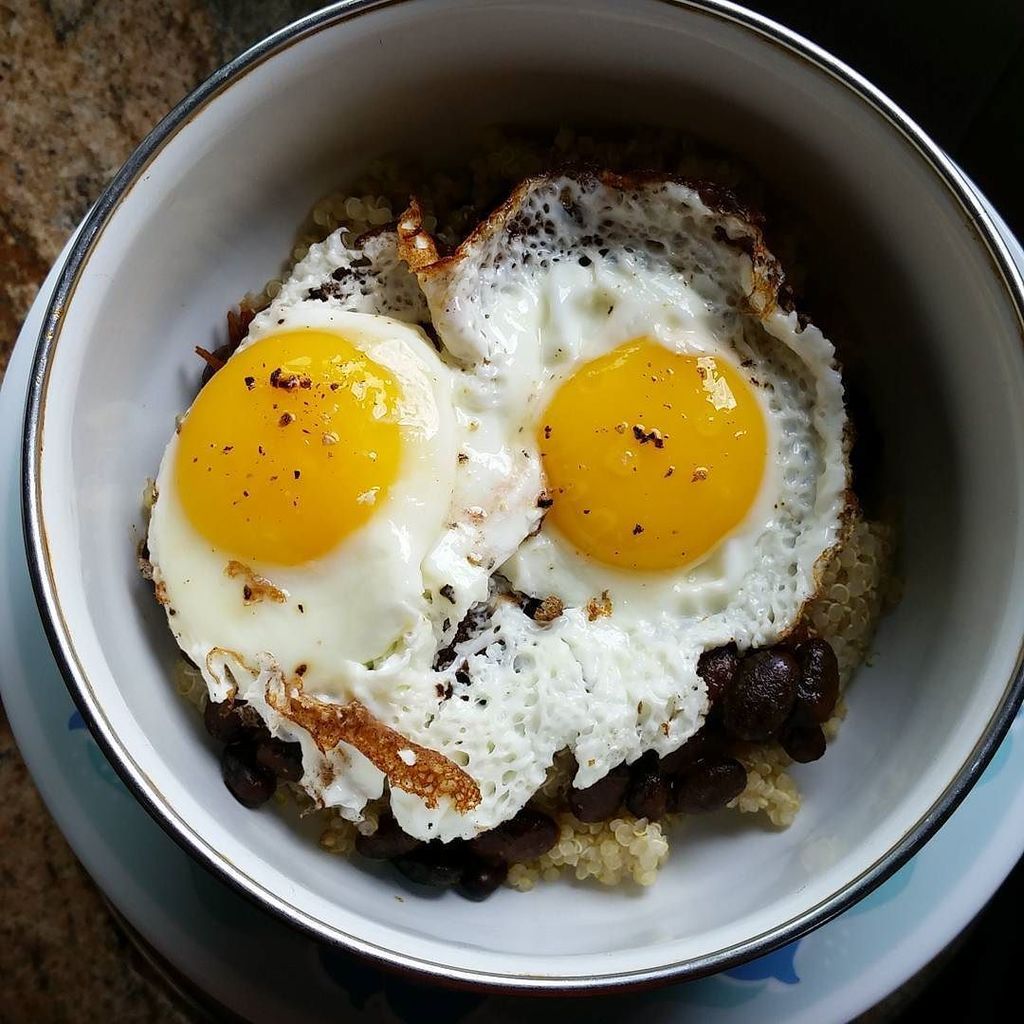 jeannet_lee's tweet photo. Eggs on chili beans and quinoa. #easymeal #enjoythepicnic #quickprotein https://t.co/Aym4XVSNZl https://t.co/XgcJEFUqP8
