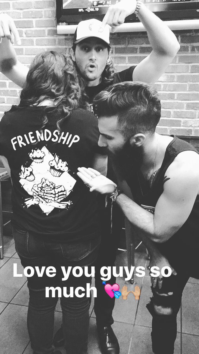 Thank you SO MUCH Van city 💘🇨🇦 thanks to you we donated thousands of food cans for the hungry/homeless at <a href="/ChronicTacosVan/">Chronic Tacos Canada</a> - FRIENDSHIP✌🏼️