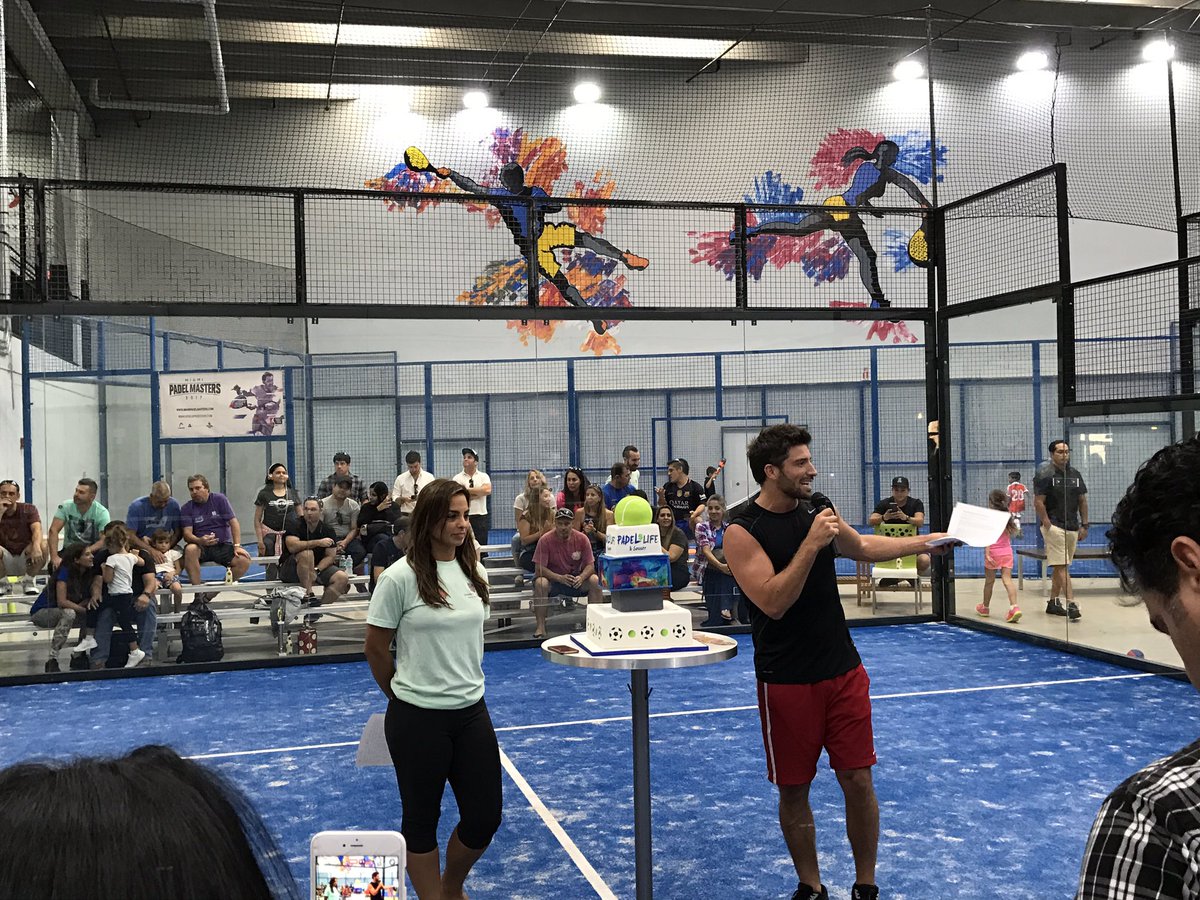 LatinIconos's tweet photo. Gran apertura de @padel_life de @DavidChocarro #ThisIsPadel #PadelLife 🎾⚽️👏🏼 https://t.co/XsBfKDKjBi