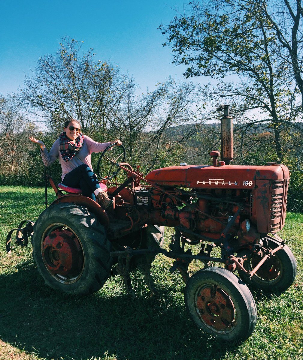 graceyousefi's tweet photo. every family member I have: so what are your plans after graduation?
me: idk is being a farmer a viable career path? #DontMakeMeGraduate https://t.co/dEz5bVs2C2