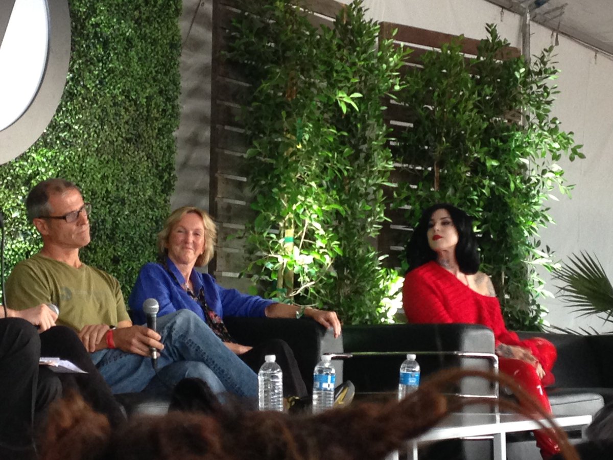 ____Cayla____'s tweet image. Heroes @CircleVFest @FarmSanctuary @peta @KATVONDbeauty #CircleV #vegan