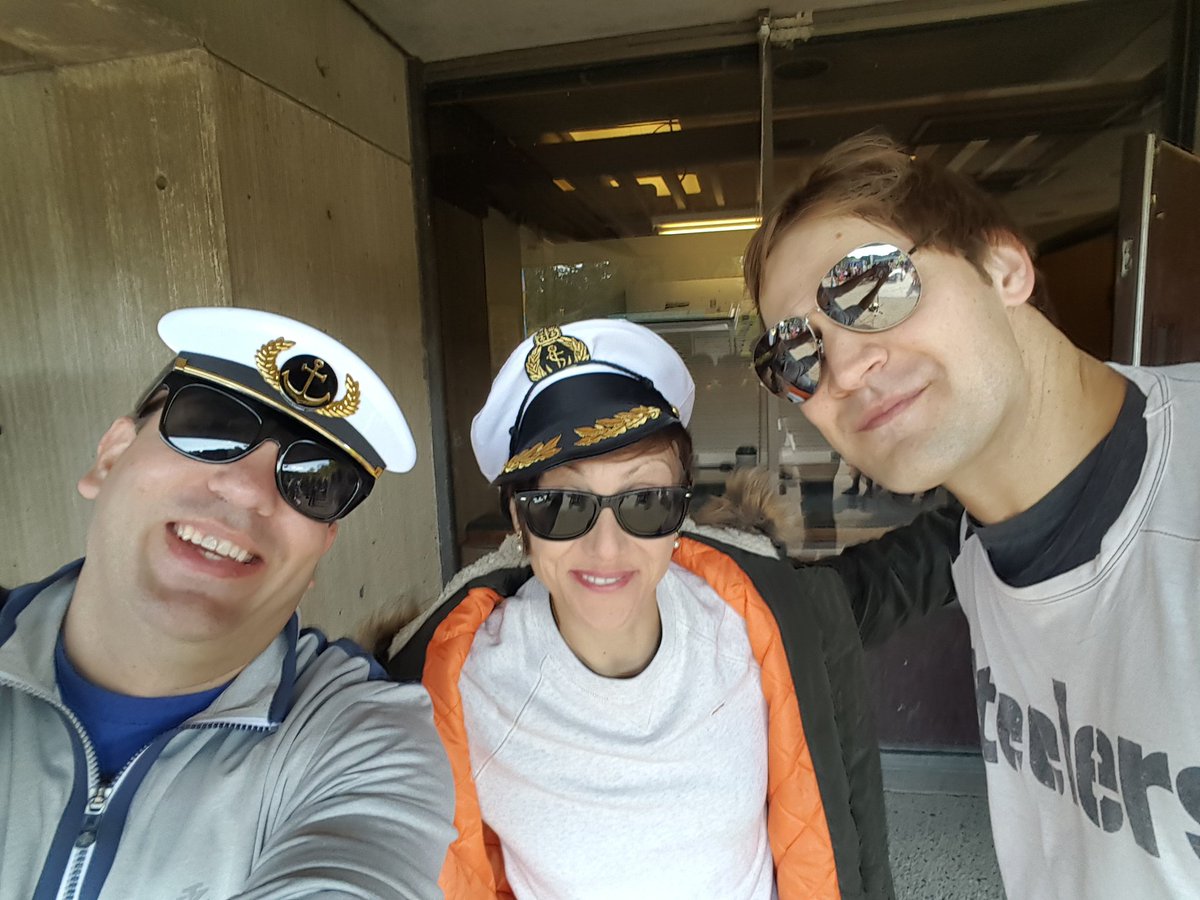 jrpilyih's tweet photo. @joshandgab another amazing performance at @PlumTeachers Festival in the Park. #CaptainSelfie #DancingMascots https://t.co/lYZC6mIKtE