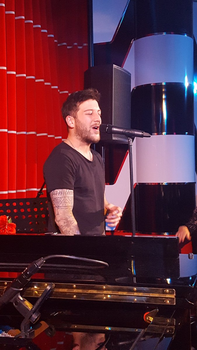 DERocksOn's tweet image. So @mattcardle is all kinds of amazing 😍👍❤ brilliant night with brilliant people