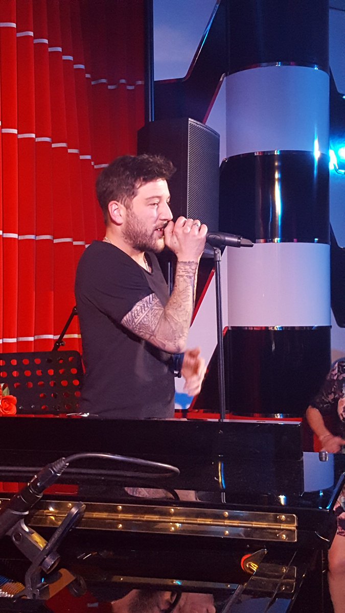 DERocksOn's tweet image. So @mattcardle is all kinds of amazing 😍👍❤ brilliant night with brilliant people