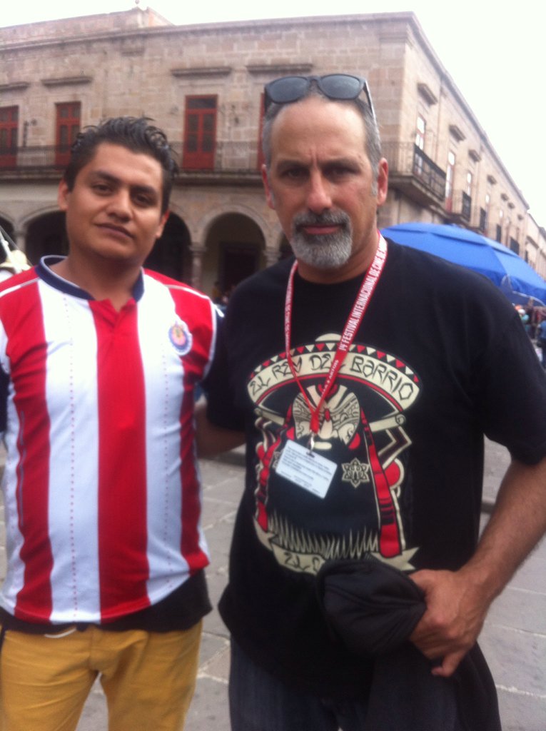 Lectro_alex's tweet photo. Aquí en plaza de armas con un gran actor #juliobracho en el festival de cine morelia #FICM2016 https://t.co/YzlAB3my45