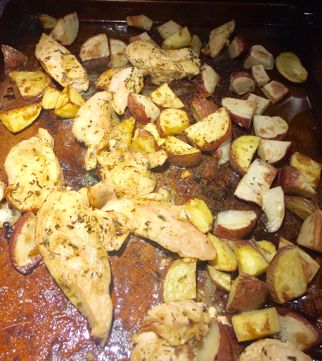besociallyaware's tweet photo. Tonight's dinner // Chicken w/ Baby Roasted Potatoes in a Dijon Mustard White Wine Sauce!! 😋@TraderJoesList #sunday #weekend #Foodie #dinner https://t.co/dhDGXEX4tq