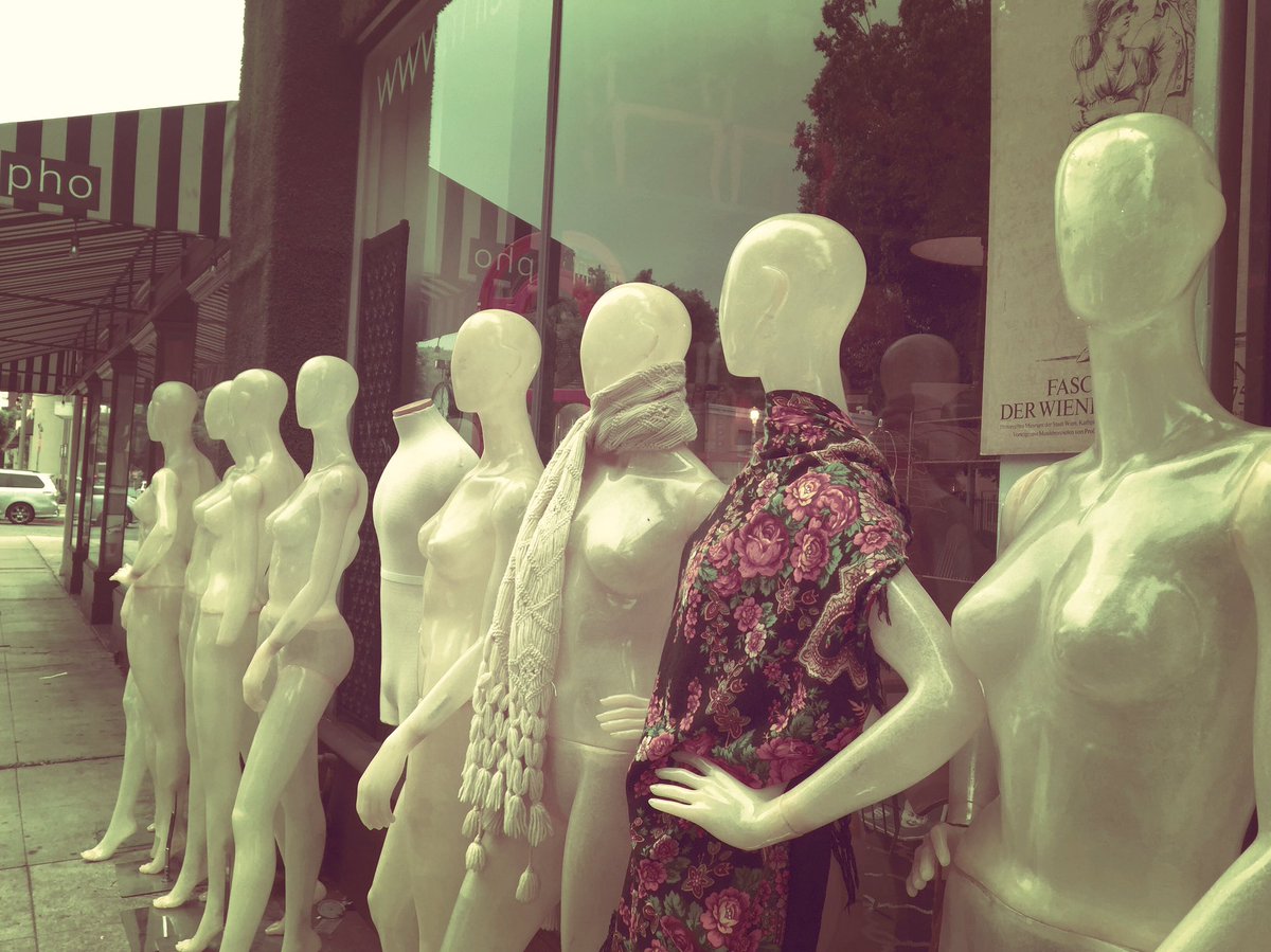 shannonhurley's tweet photo. I get by with a little help from my plastic friends #fairfaxave #fairfax #mannequin #ultrapop #ultrapopapp #hollywood https://t.co/bNqx5xMwVR