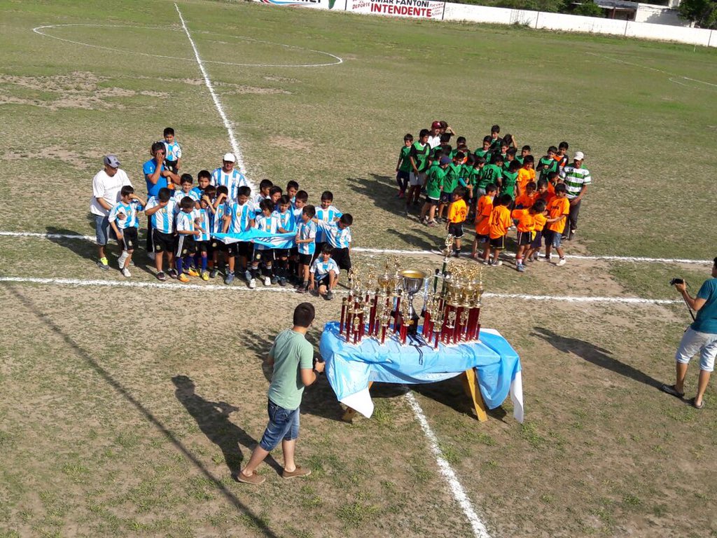 NotiQuimili's tweet photo. #LigaQuimilenseFútbol Imágenes de la premiación de la división formativas de los clubes. Gran aporte al crecimiento deportivo de la ciudad.👏 https://t.co/zdZcN9ptYo