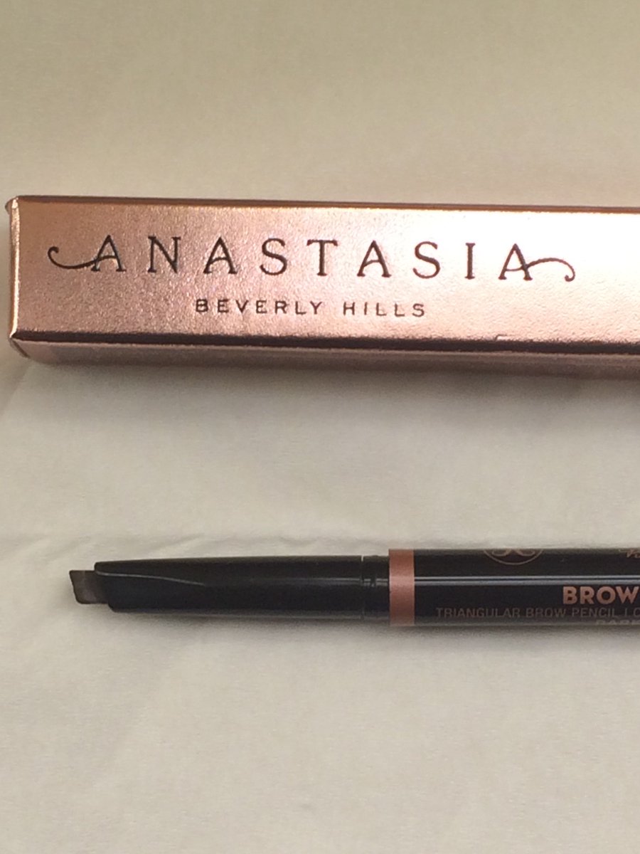 JoyceMungo's tweet photo. MakeupTipOfTheDay*I used this brow pencil by @AnastasiaBevHil yest.It's waterproof &amp; it's angled #ineed2! @AngelaStribling u hv2try this https://t.co/XmQn7qZfxN