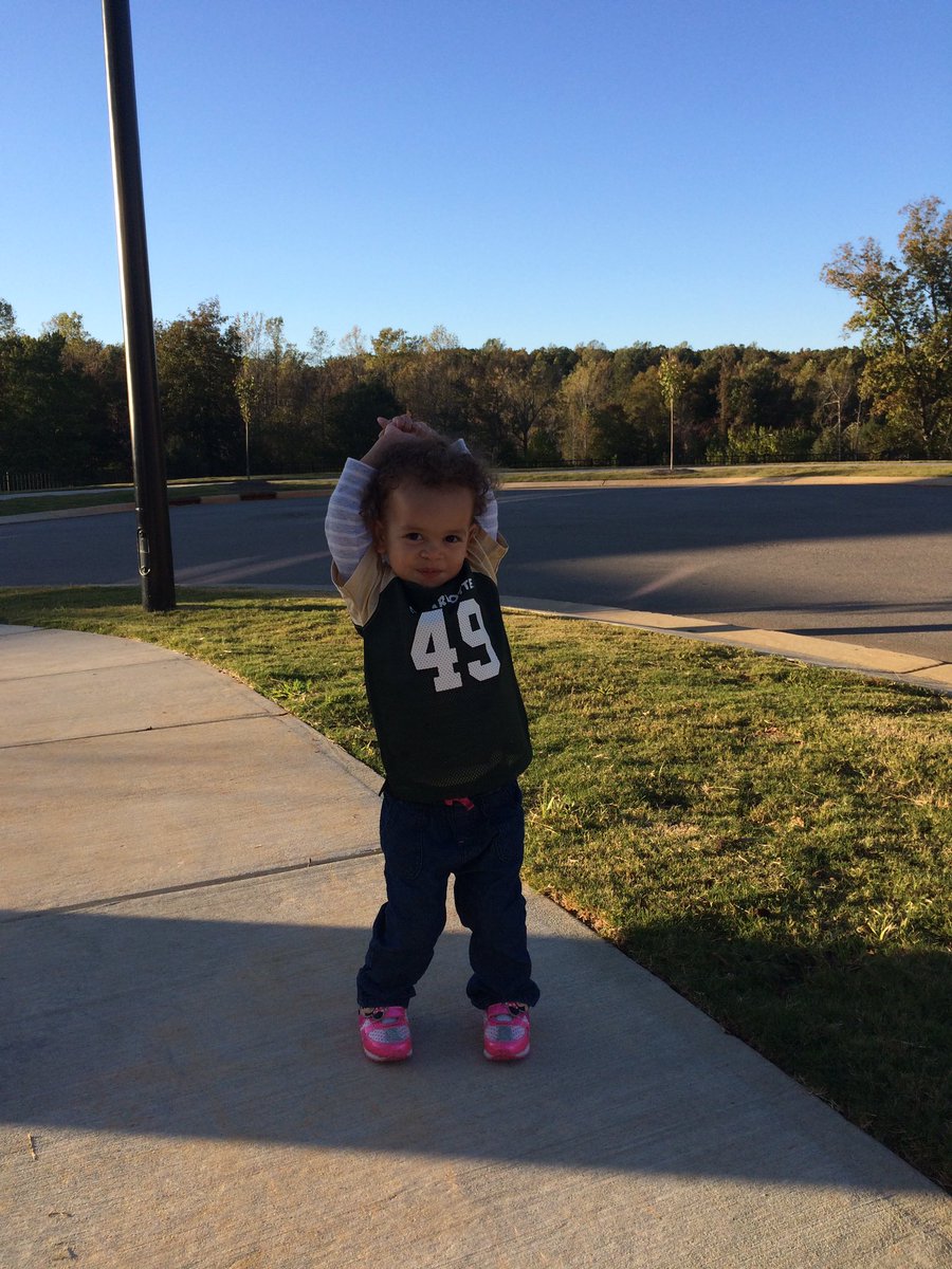 UlrickEdmonds's tweet photo. #49erStrong - All my daughter wanted to do today was wear her 49er jersey. ##ChatLIT #MakingMoves #BigWin #History @Charlotte49erFB https://t.co/uLAKc63CXg