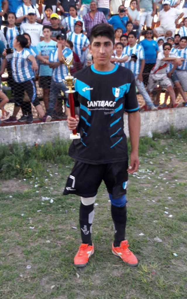 NotiQuimili's tweet photo. #LigaQuimilenseFútbol Premiación al #CampeónJuventudUnida + #SubCampeónTalleres + #GoleadorRobertoSoria (JU) y #MejorArqueroChikiMoran (T). https://t.co/cyj1scY0Pe